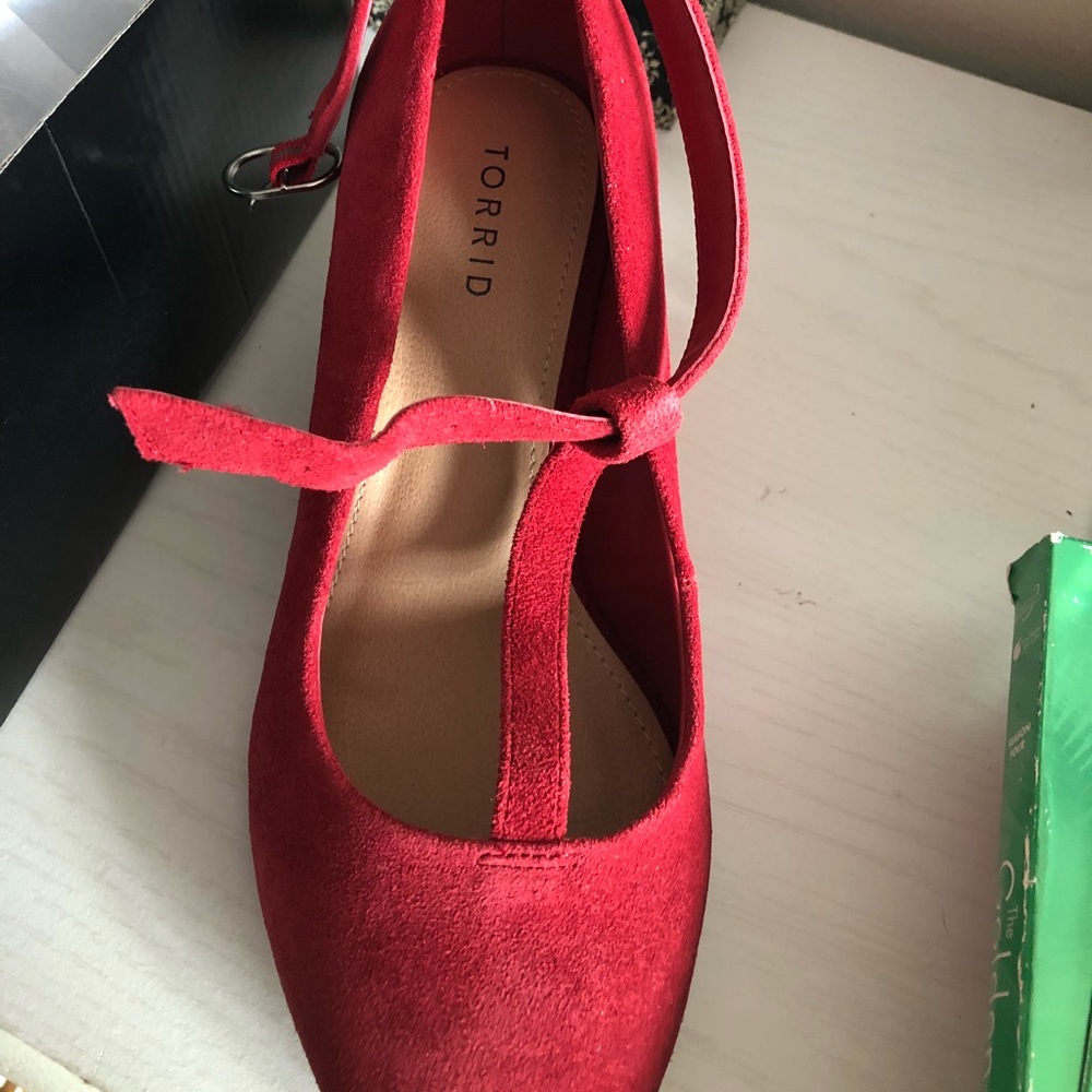BNIB torrid t-strap wedges